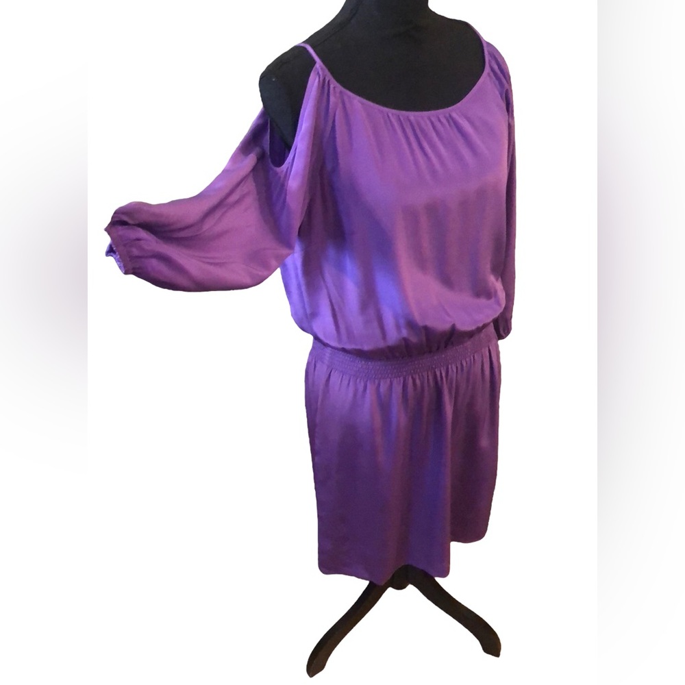 WHITE HOUSE BLACK MARKET COLD SHOULDER PURPLE SILK DRESS SIZE MED NEW WITH TAGS